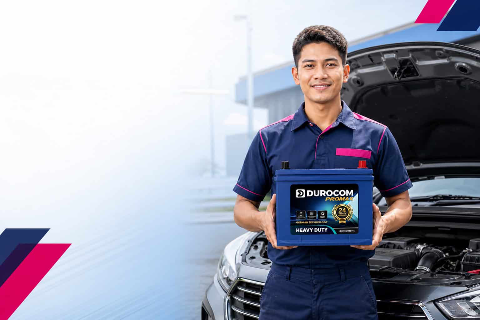 BateriLaju technician with a Durocom battery